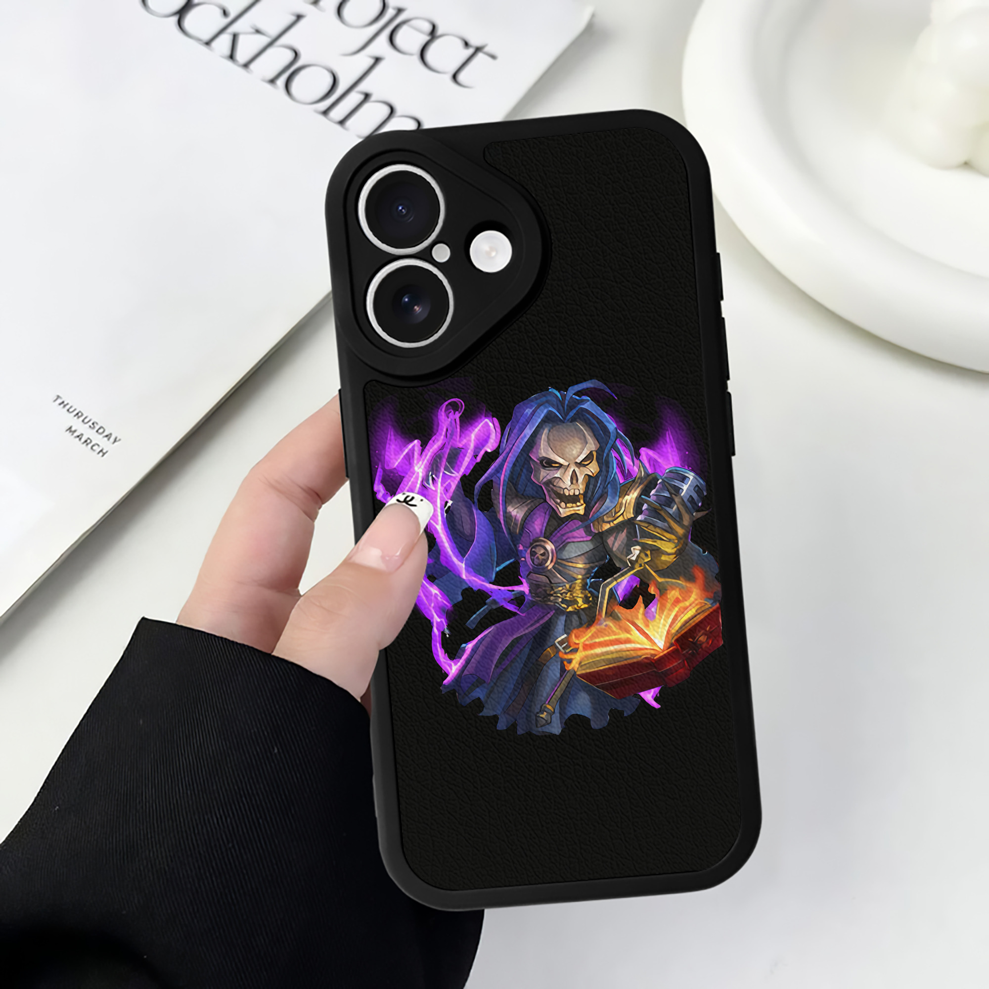 リーグ・オブ・レジェンド League of Legends LOL 【iPhone 16シリーズ対応】シリコンスマホケース（レザー調） 材質：シリコン